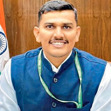 ओमकार पवार (भा. प्र. से.)